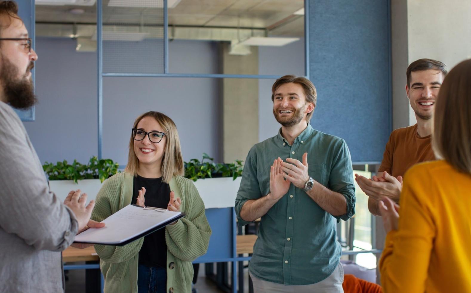 Moderne Lernplattform auf verschiedenen Geräten